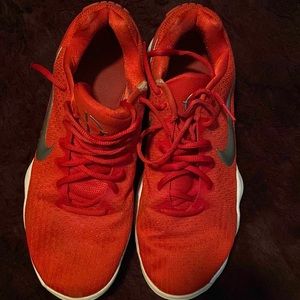 Men’s Mesh Nike basketball shoes. silver/grey swoosh.